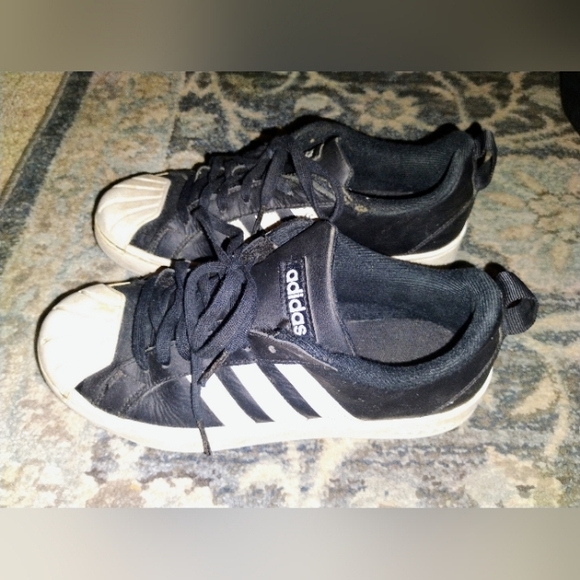 Kids ADIDAS shoes black and white, hard shell. Size 4 - Picture 7 of 12
